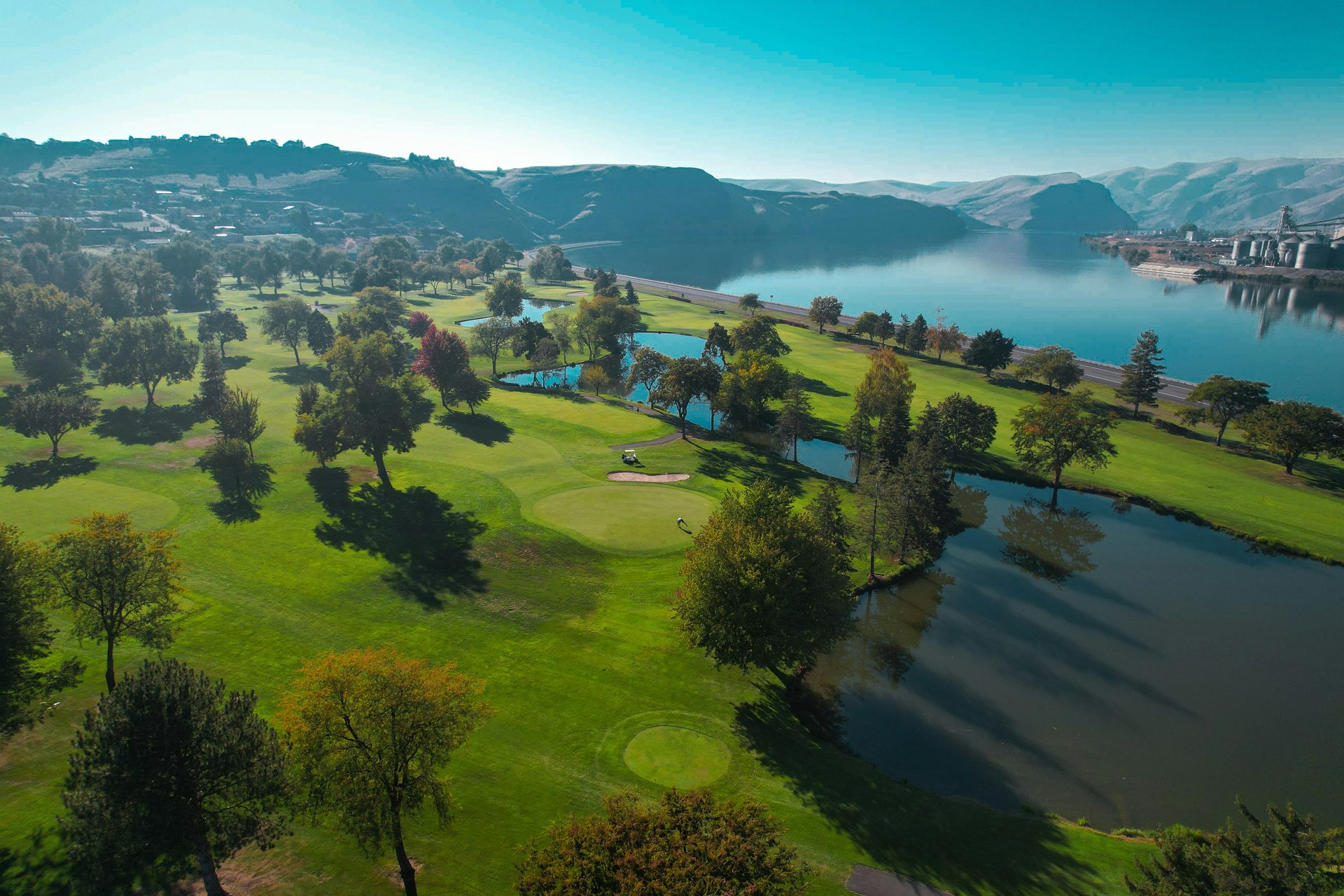 Oak Crest course beside the water