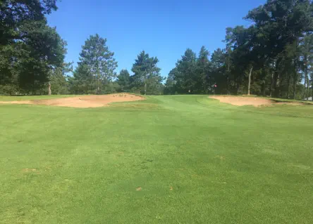 Hole 1 - The Road Hole - Oak Crest Golf Course